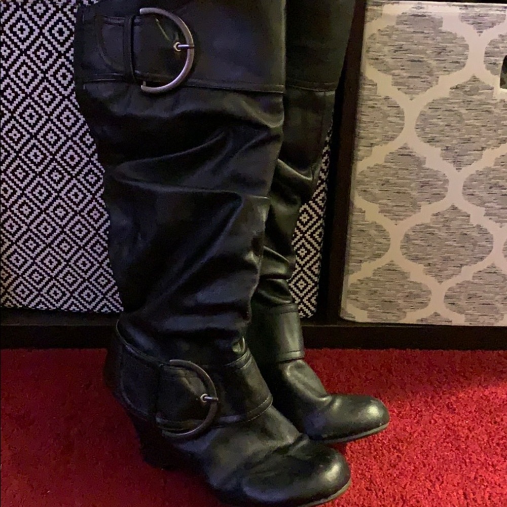 Black wedge boots